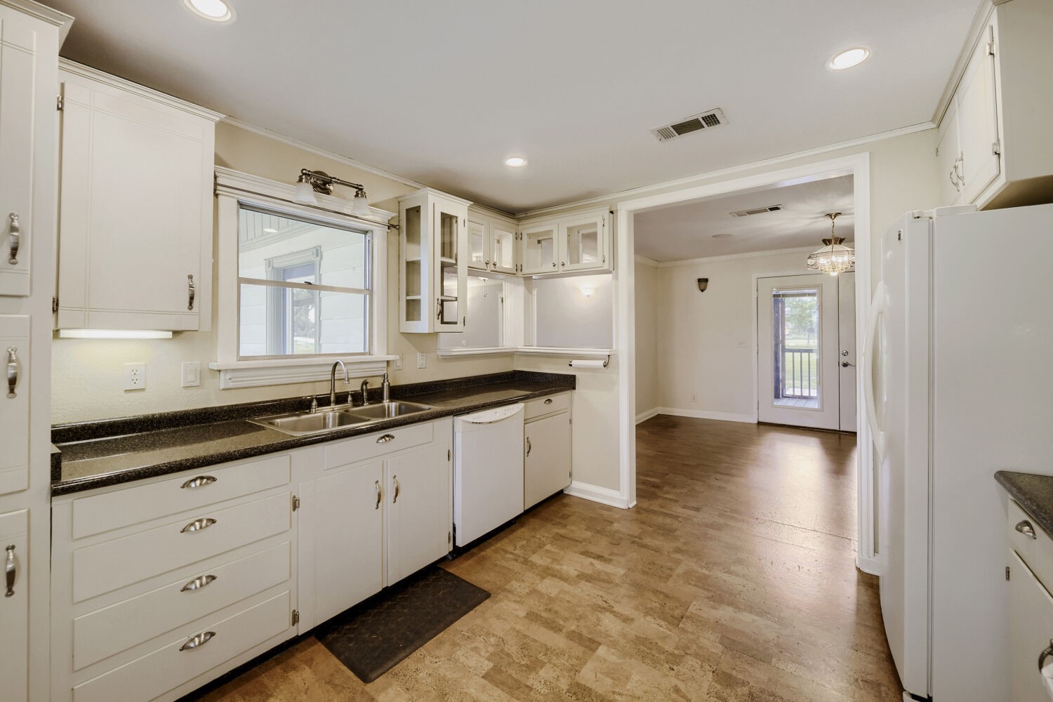 6375 Retta Mansfield Road Burleson TX 76028