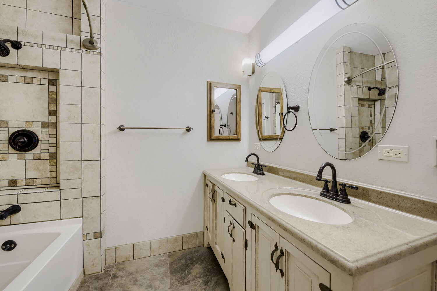 6375 Retta Mansfield Road Burleson TX 76028