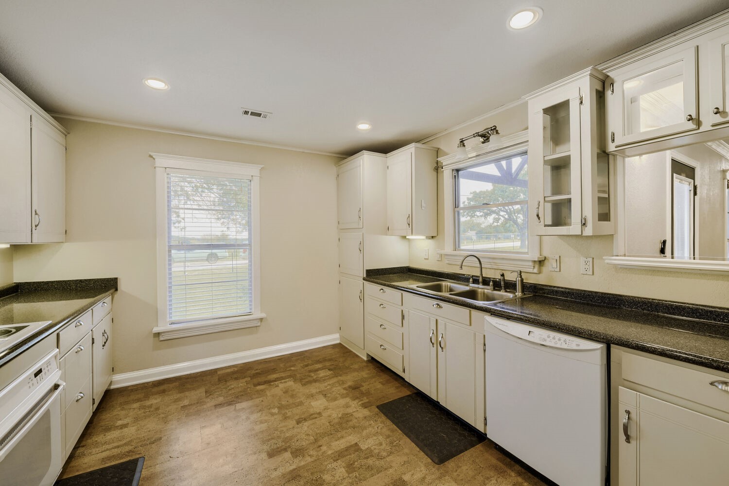 6375 Retta Mansfield Road Burleson TX 76028