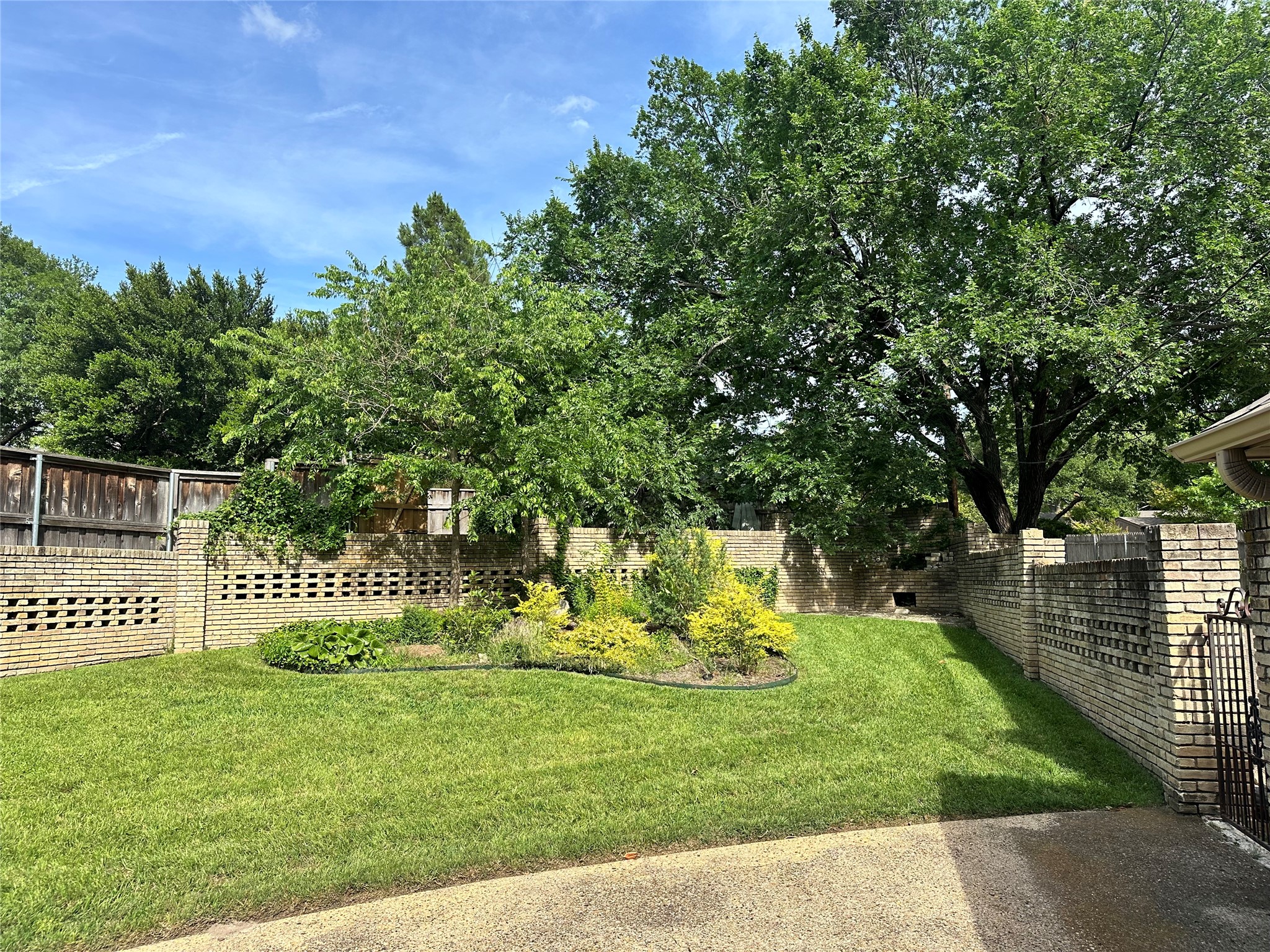 12022 Dixfield Drive Dallas TX 75218