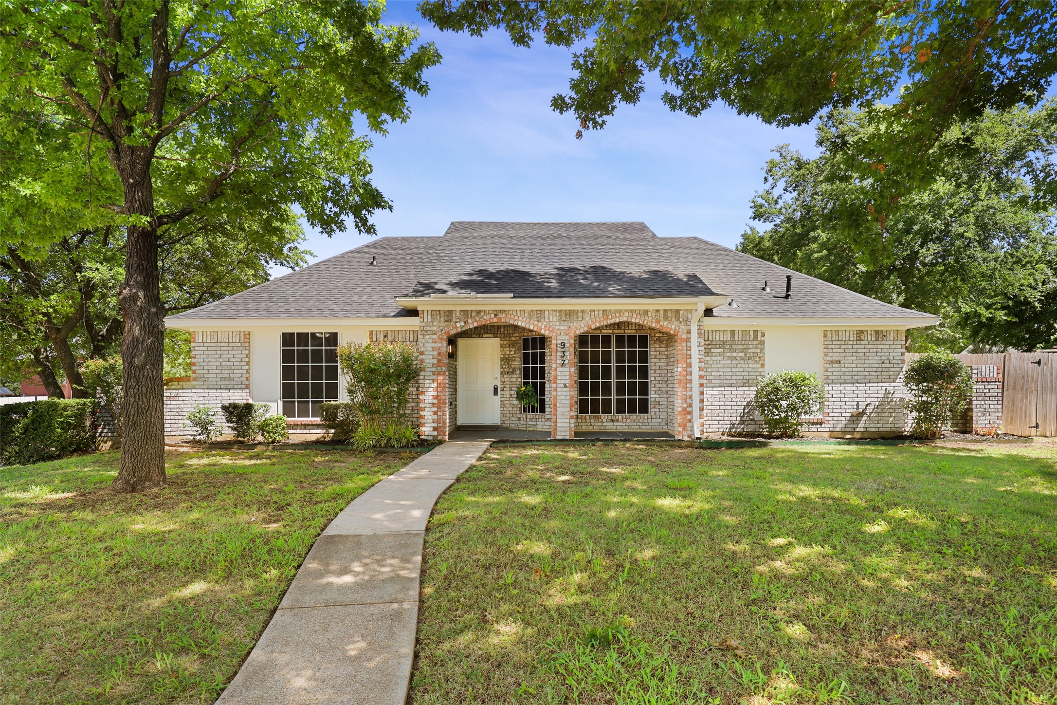 937 Knollwood Drive Desoto TX 75115