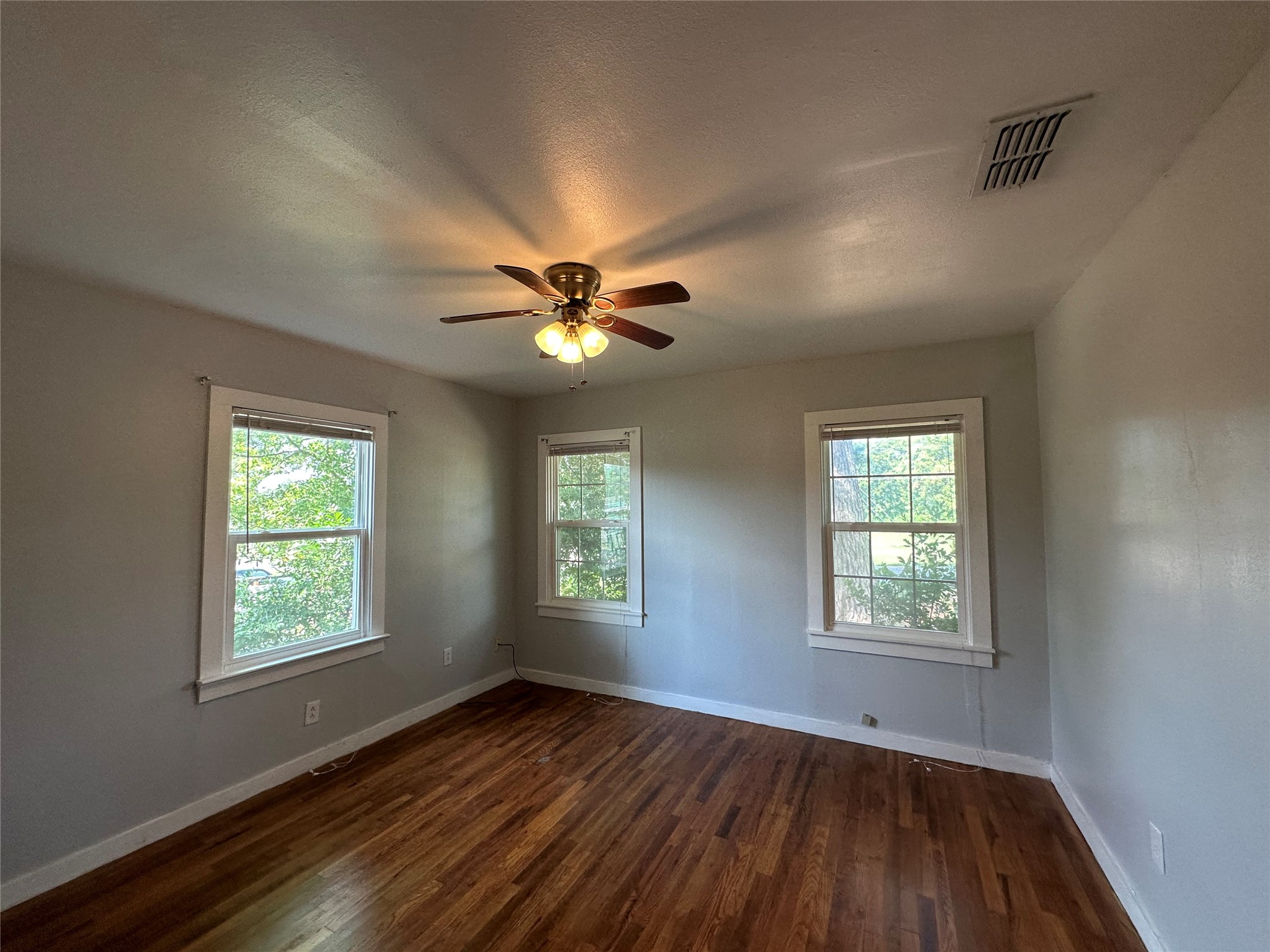 208 N Bowie New Boston TX 75570