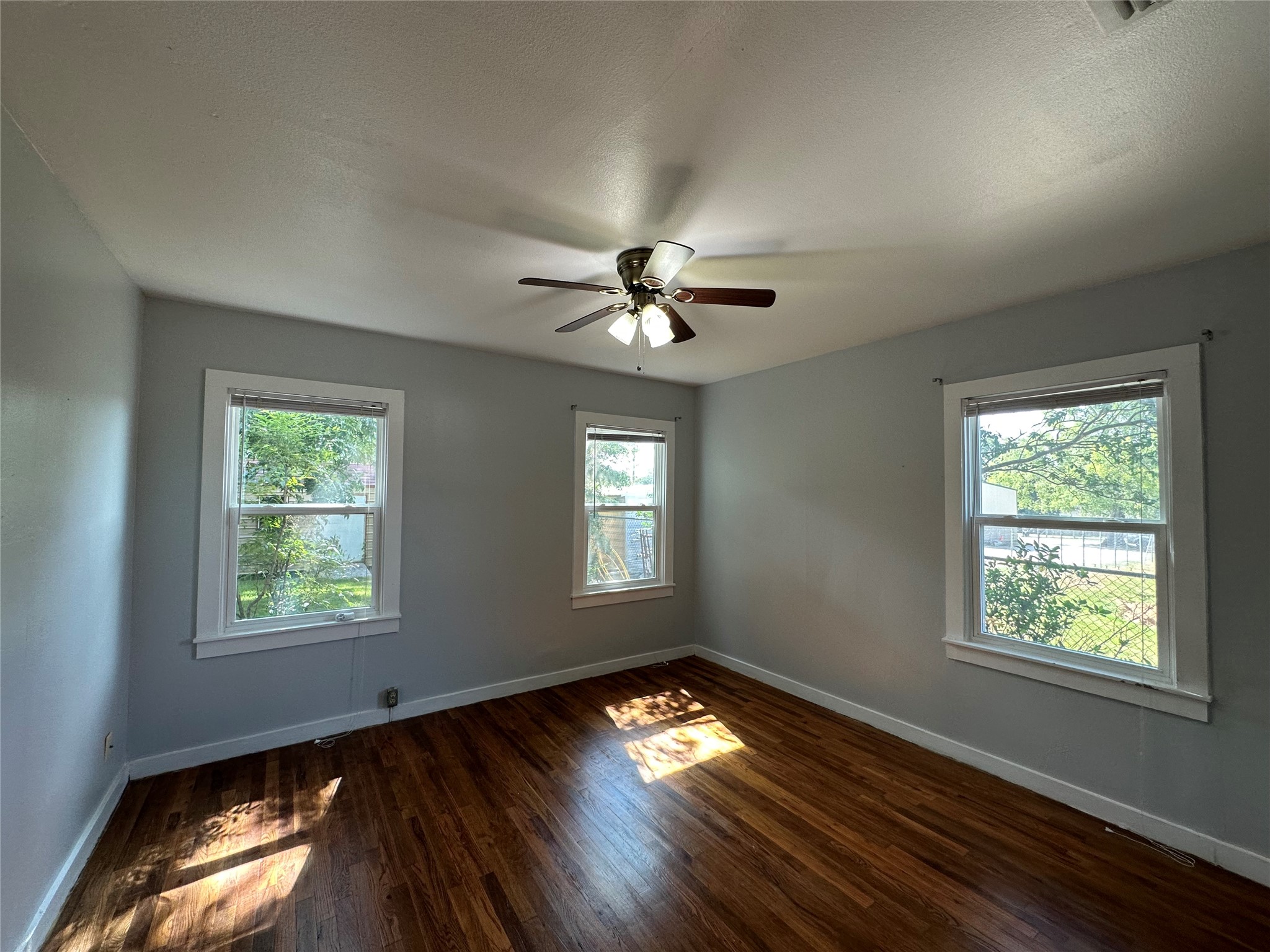 208 N Bowie New Boston TX 75570
