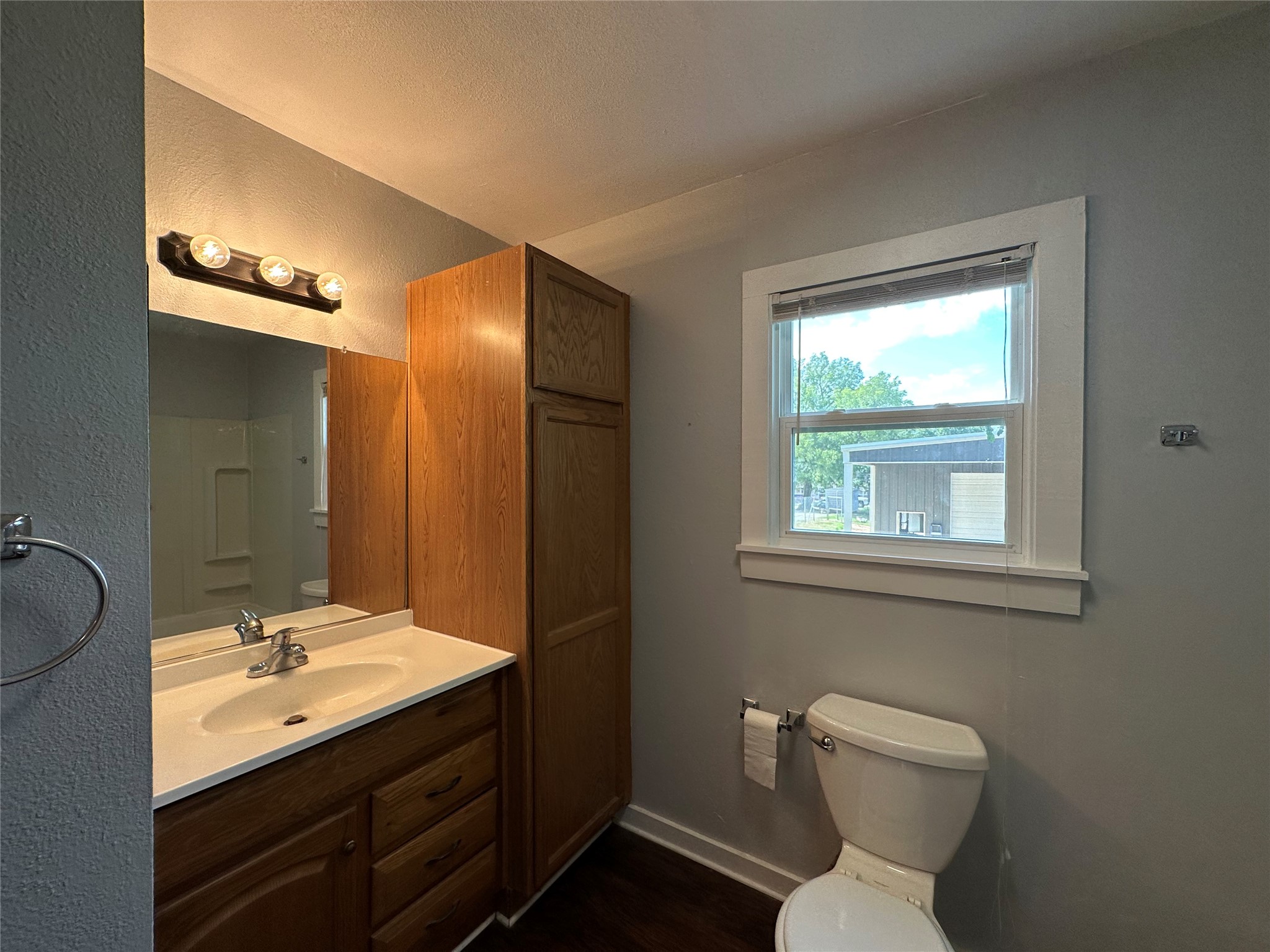 208 N Bowie New Boston TX 75570