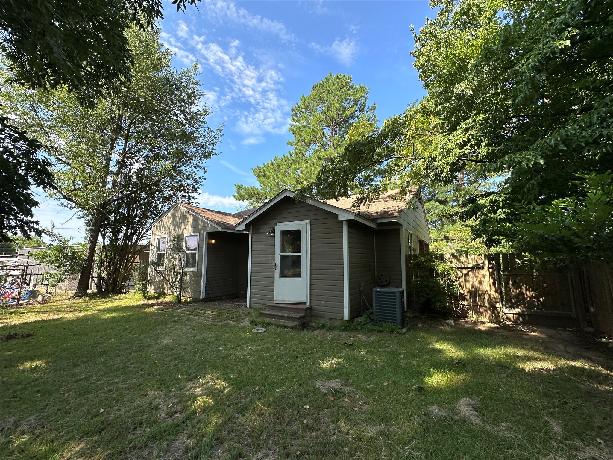 208 N Bowie New Boston TX 75570