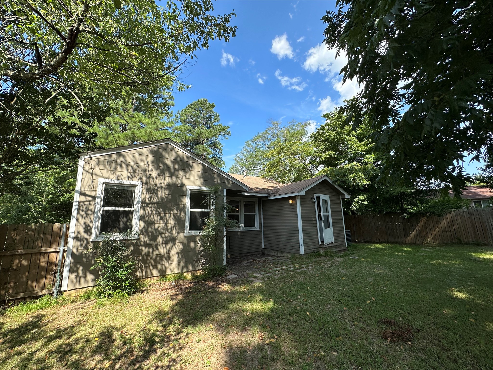 208 N Bowie New Boston TX 75570