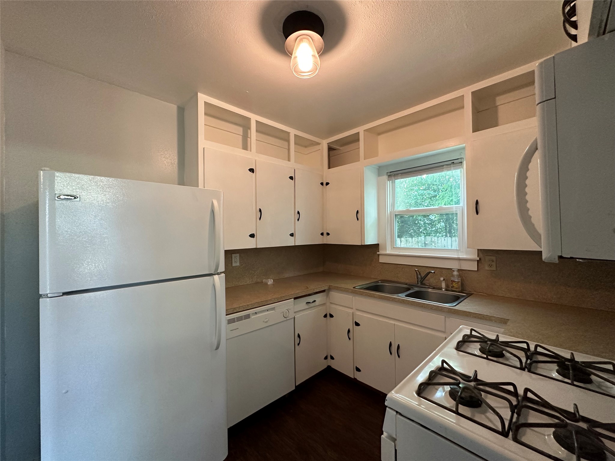 208 N Bowie New Boston TX 75570