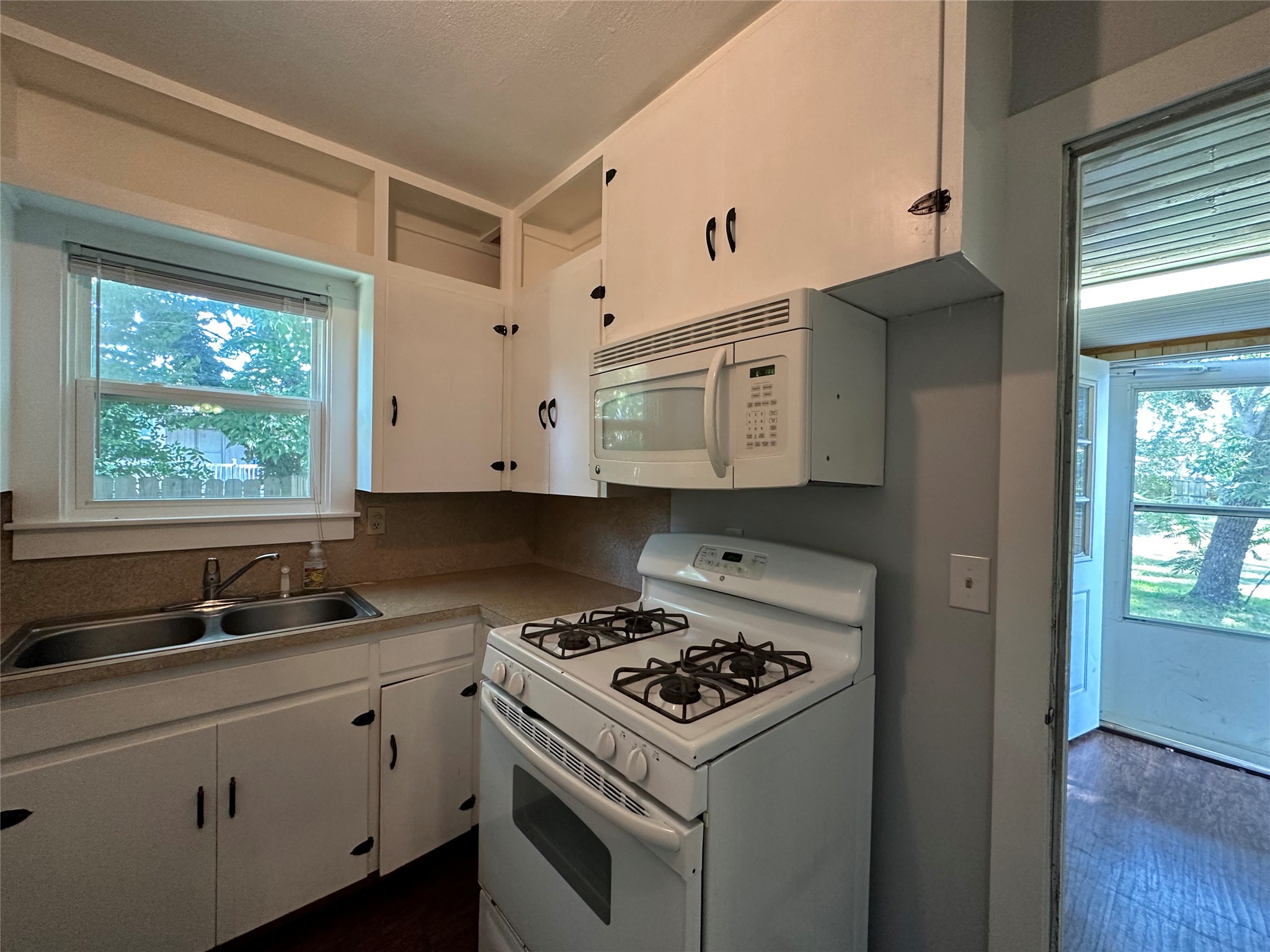 208 N Bowie New Boston TX 75570