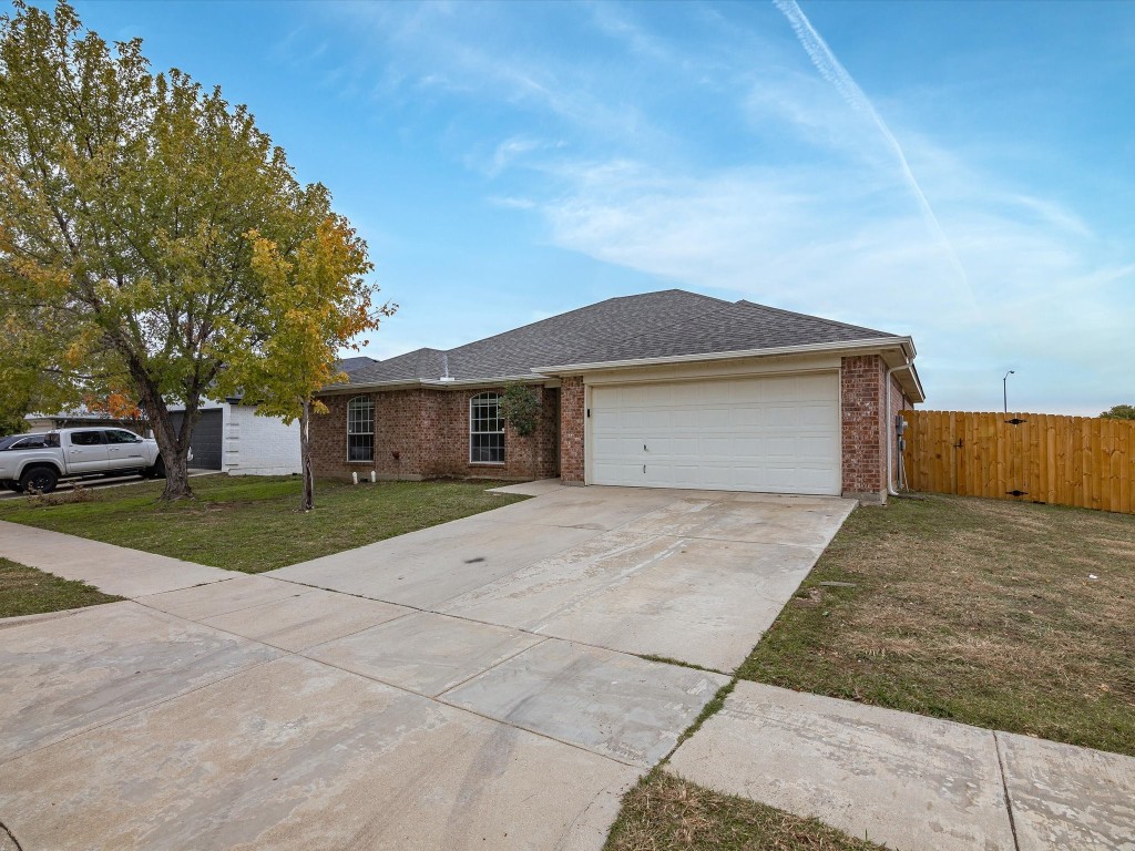 545 Denise Street Saginaw TX 76179