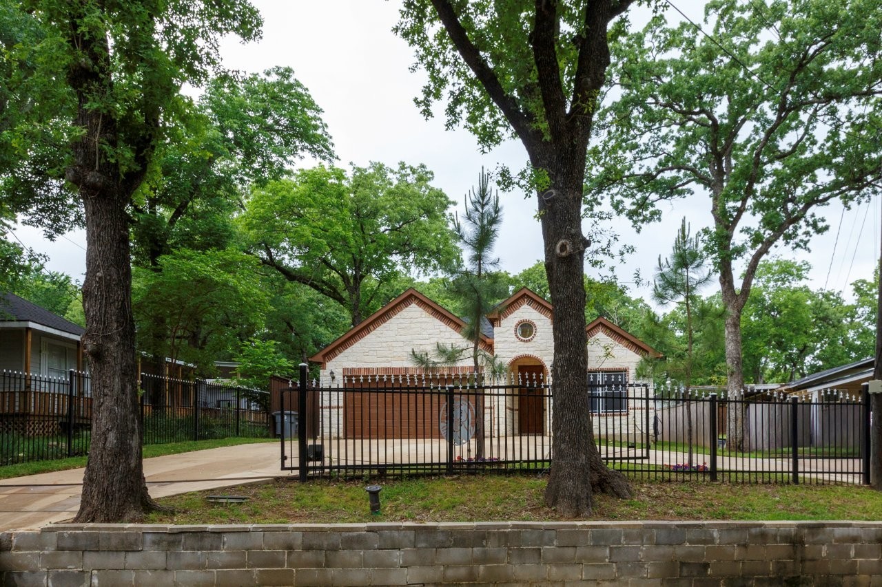 2505 Edd Road Dallas TX 75253