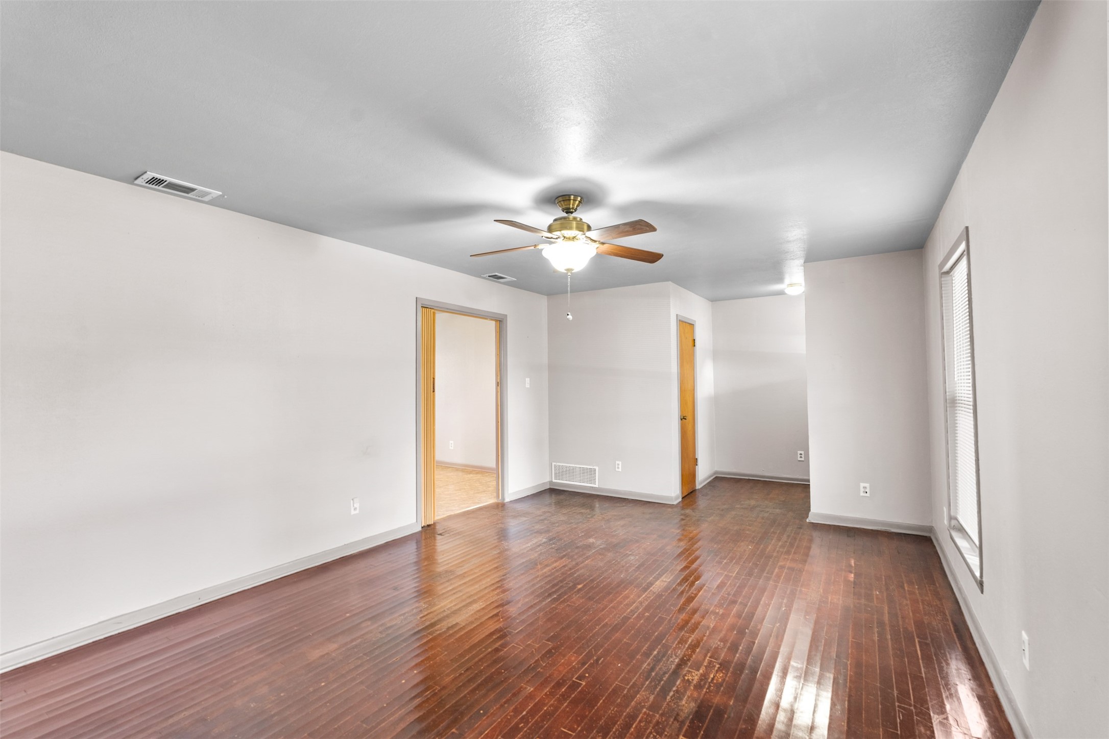 603 E Market Street Mabank TX 75147