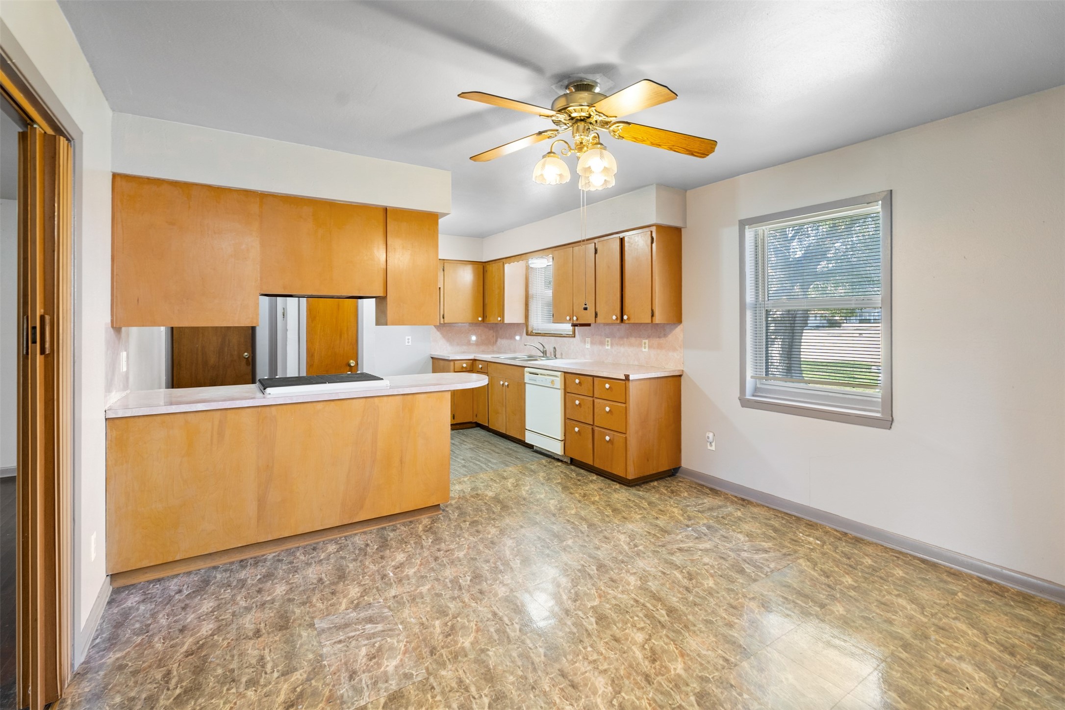 603 E Market Street Mabank TX 75147