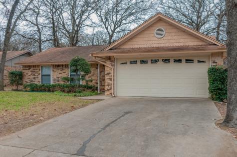 909 Red Oak Street Azle TX 76020