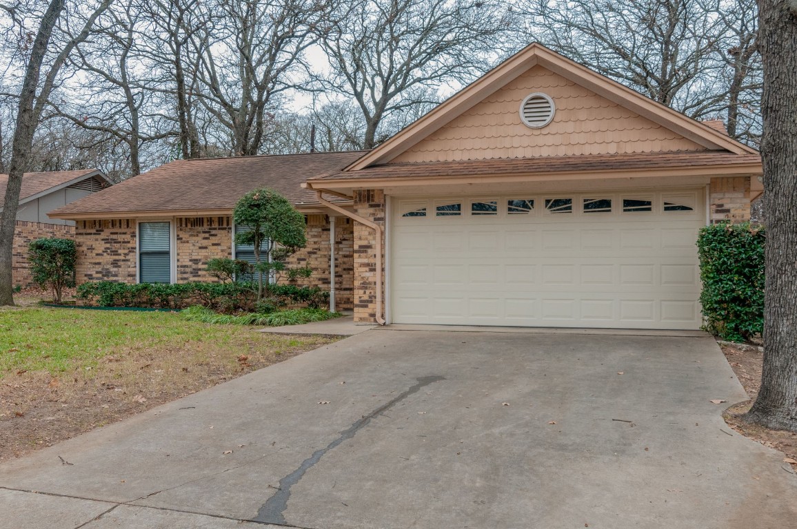 909 Red Oak Street Azle TX 76020