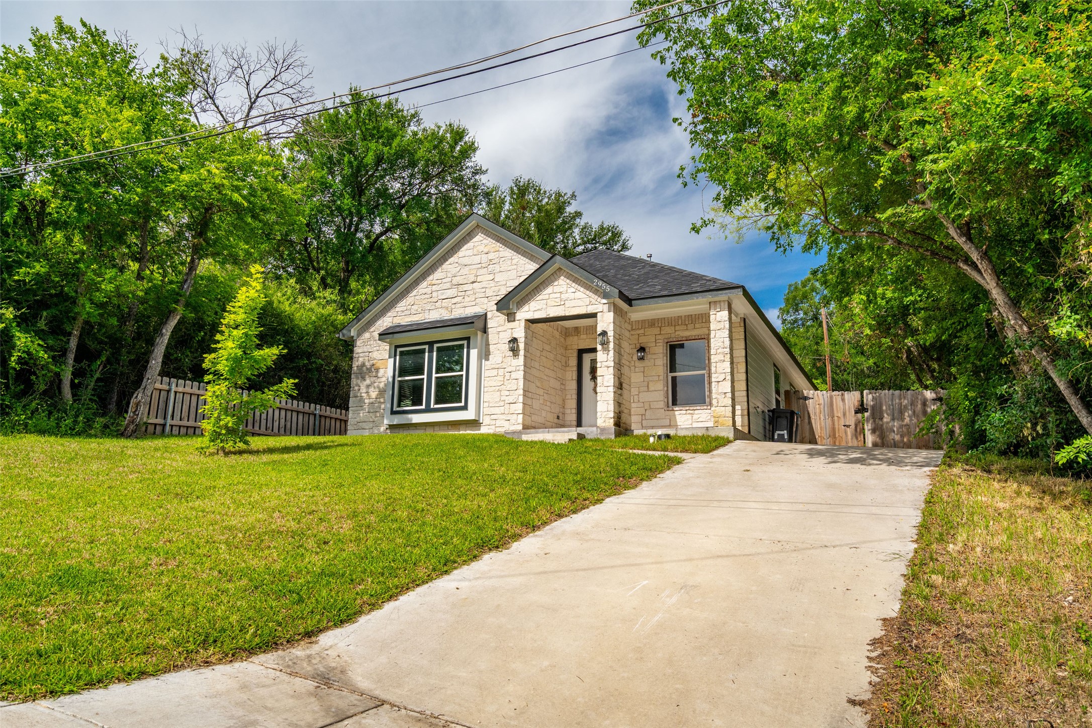 2955 Pearl Avenue Fort Worth TX 76106