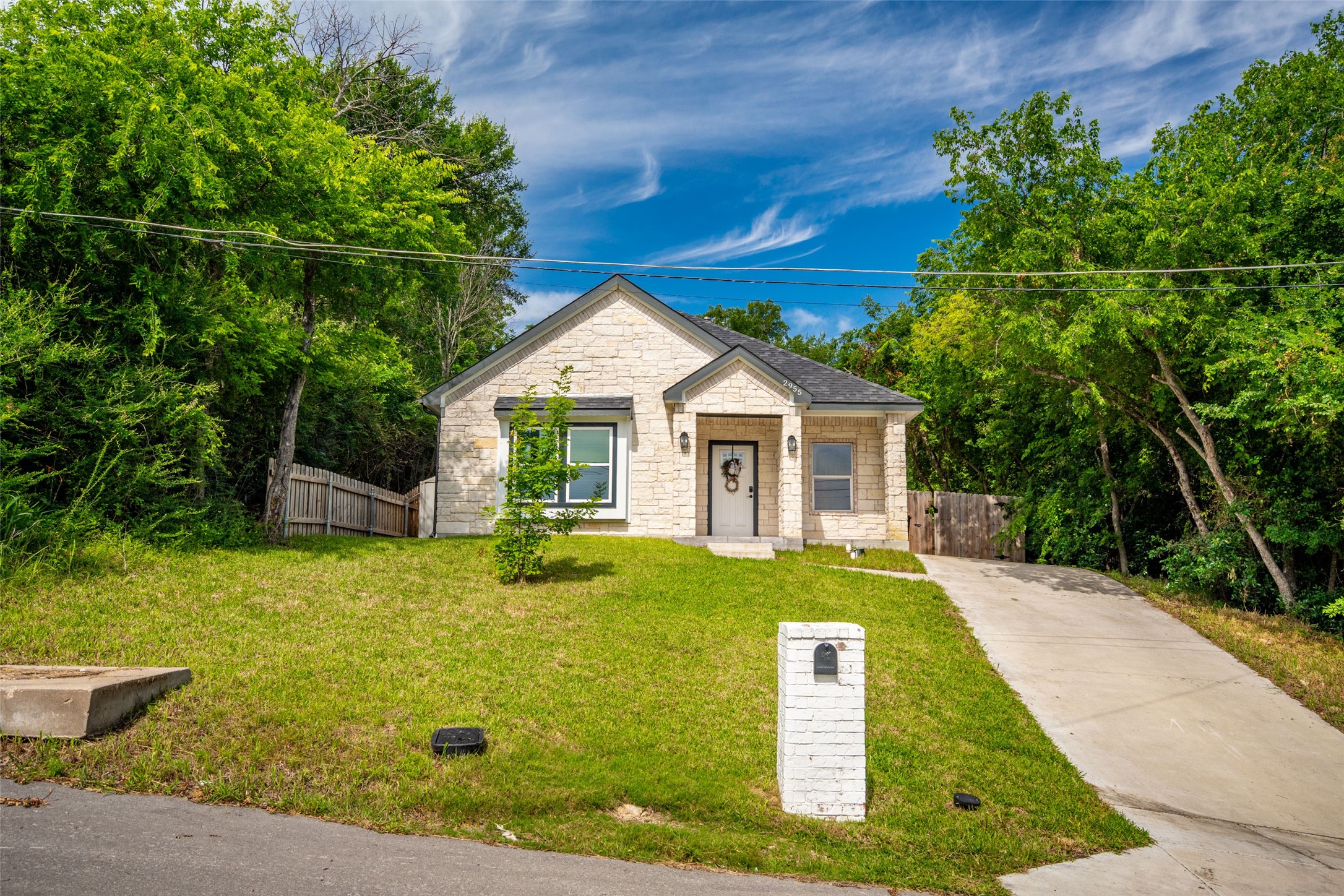 2955 Pearl Avenue Fort Worth TX 76106