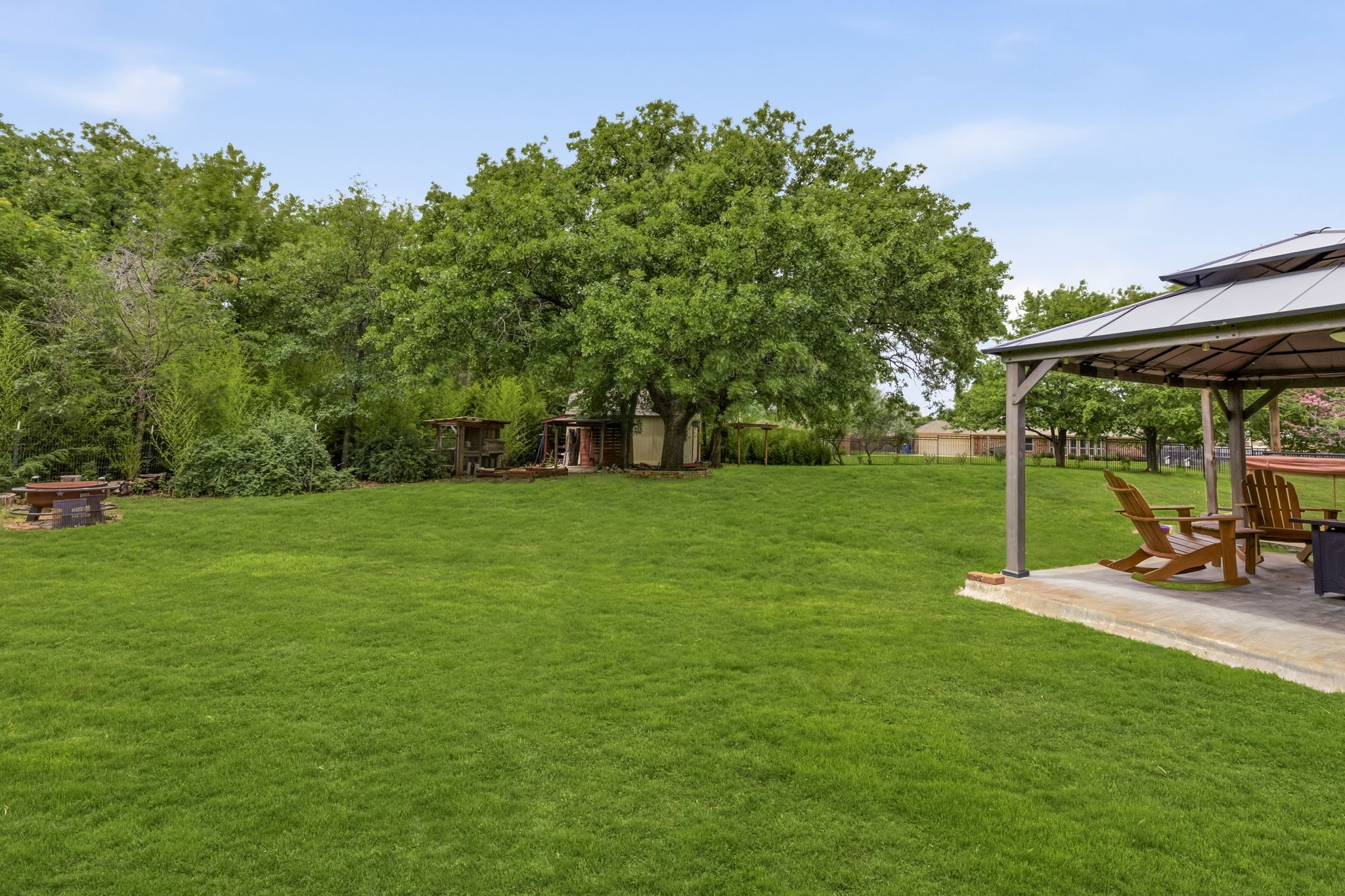 1092 Holly Lane Lewisville TX 75067