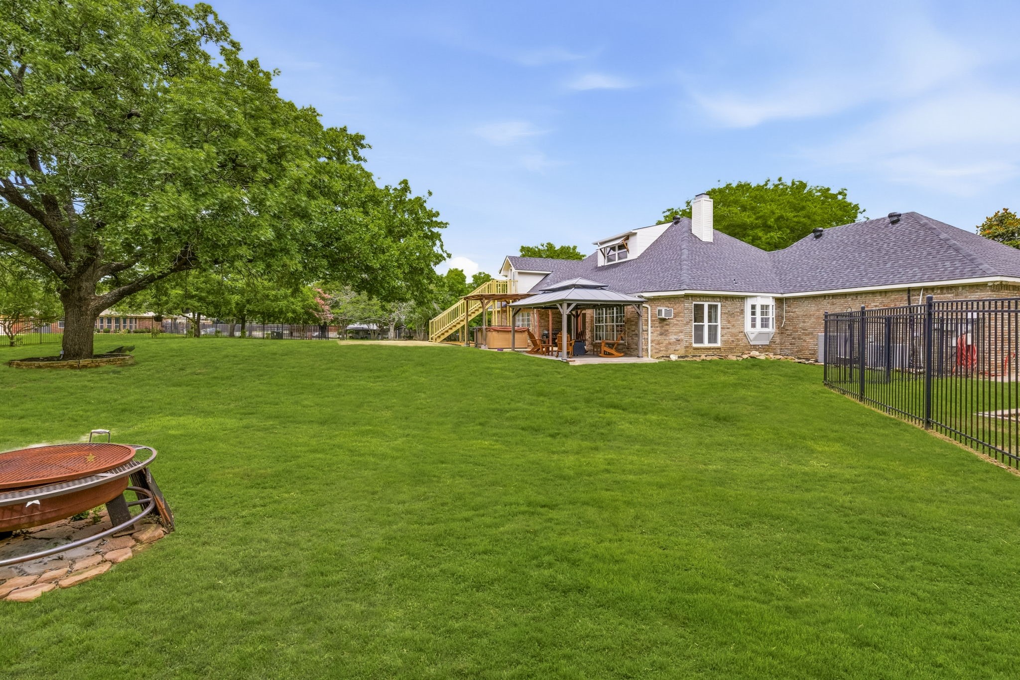 1092 Holly Lane Lewisville TX 75067