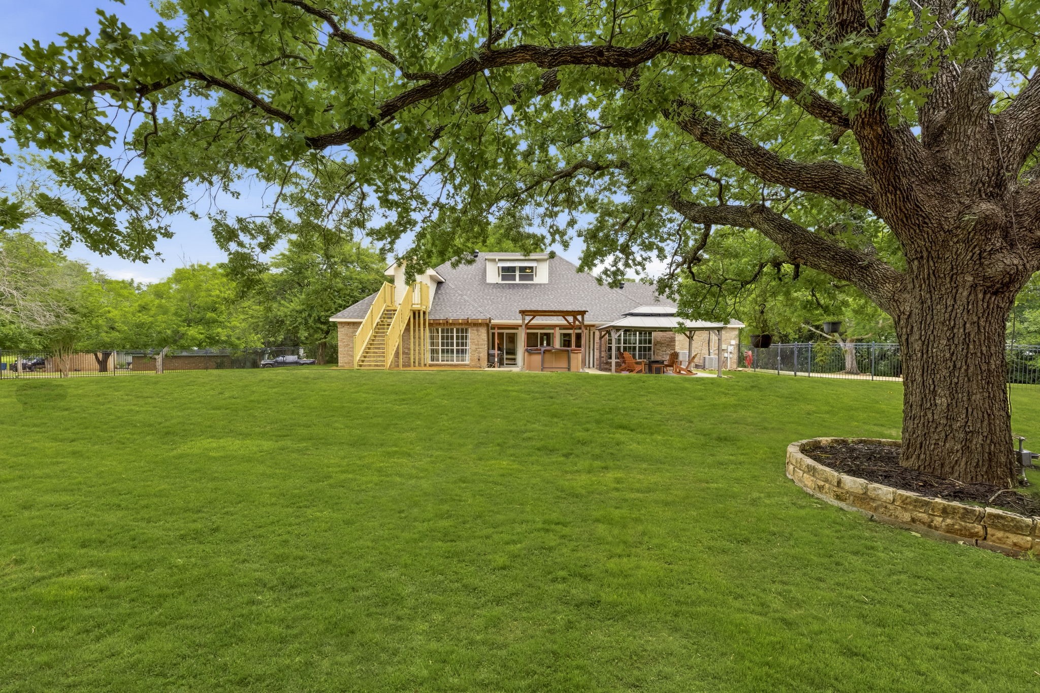 1092 Holly Lane Lewisville TX 75067
