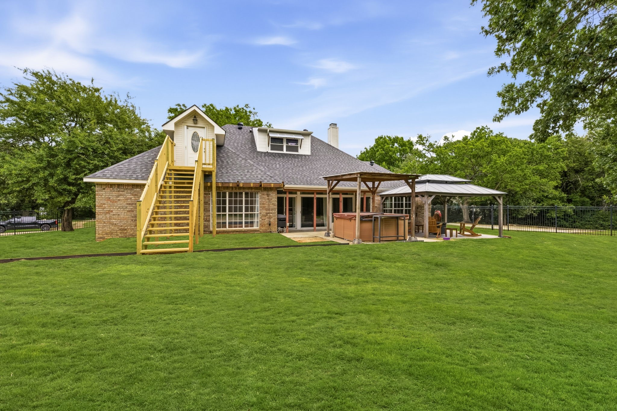 1092 Holly Lane Lewisville TX 75067