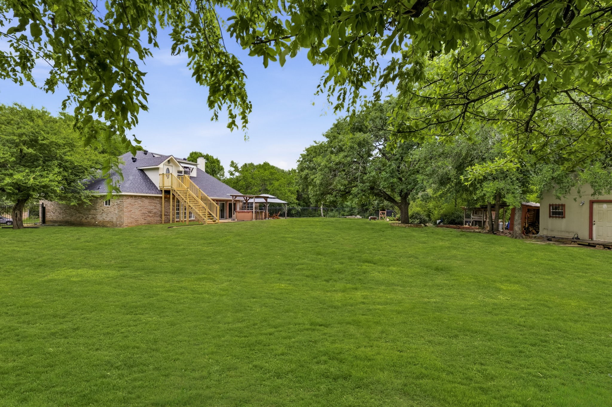 1092 Holly Lane Lewisville TX 75067