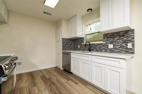 1052 Fox River Lane Fort Worth TX 76120