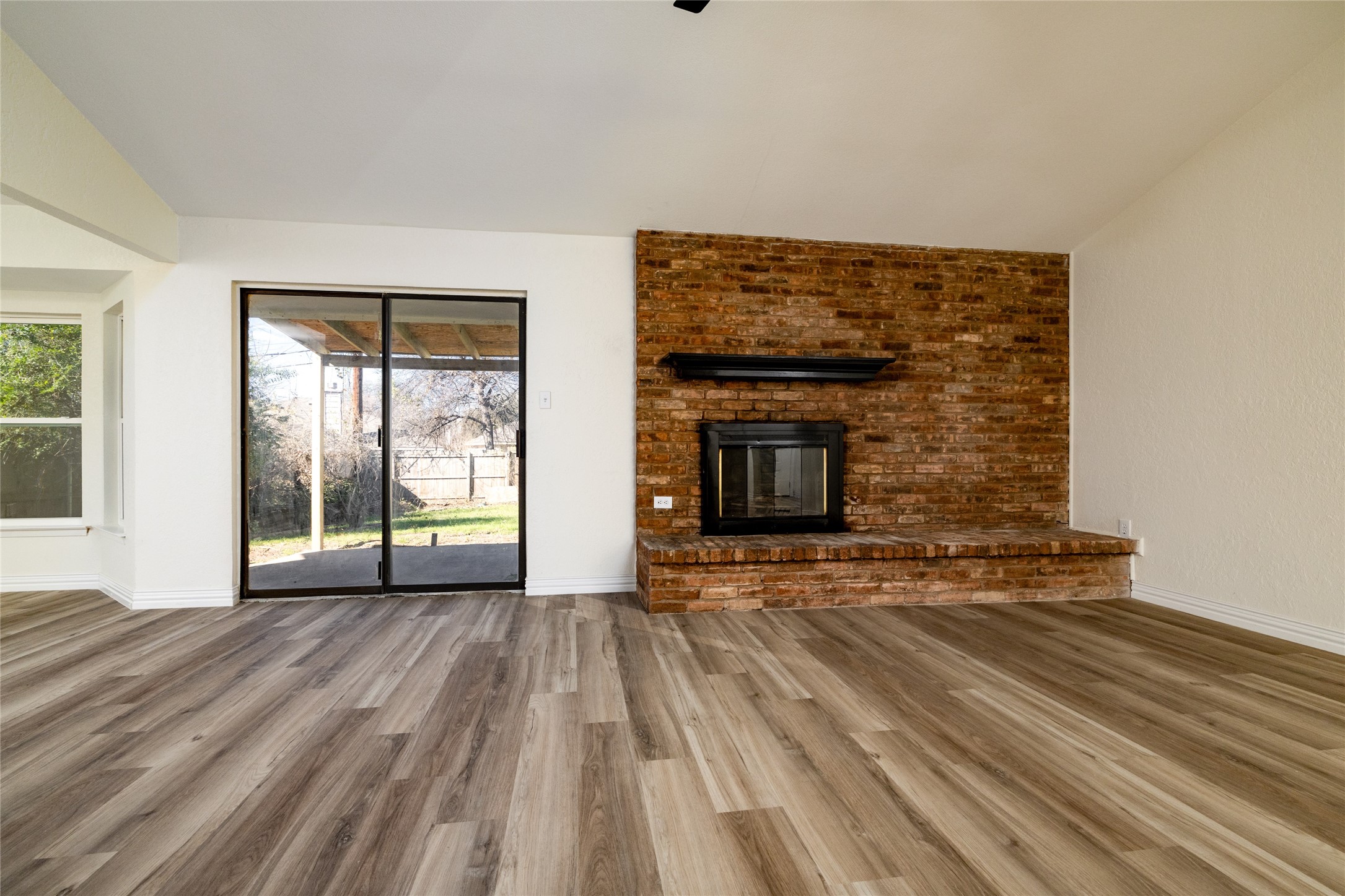 1052 Fox River Lane Fort Worth TX 76120