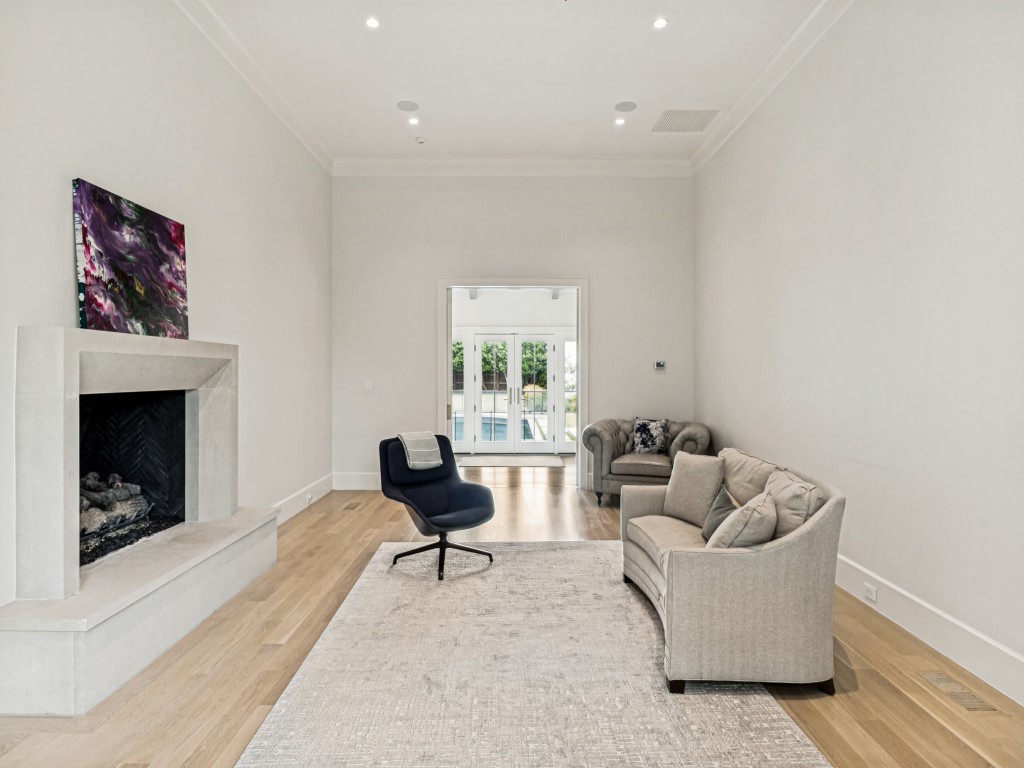 5111 Meaders Lane Dallas TX 75229