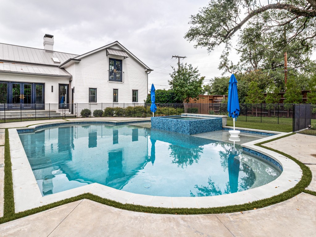 5111 Meaders Lane Dallas TX 75229