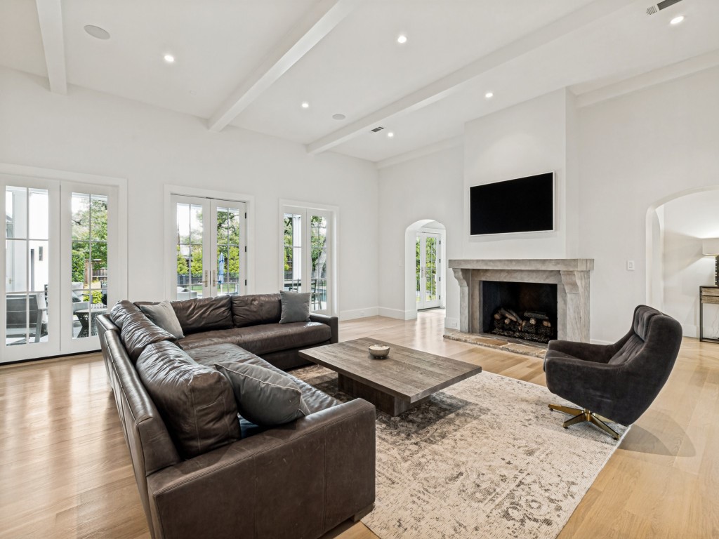 5111 Meaders Lane Dallas TX 75229