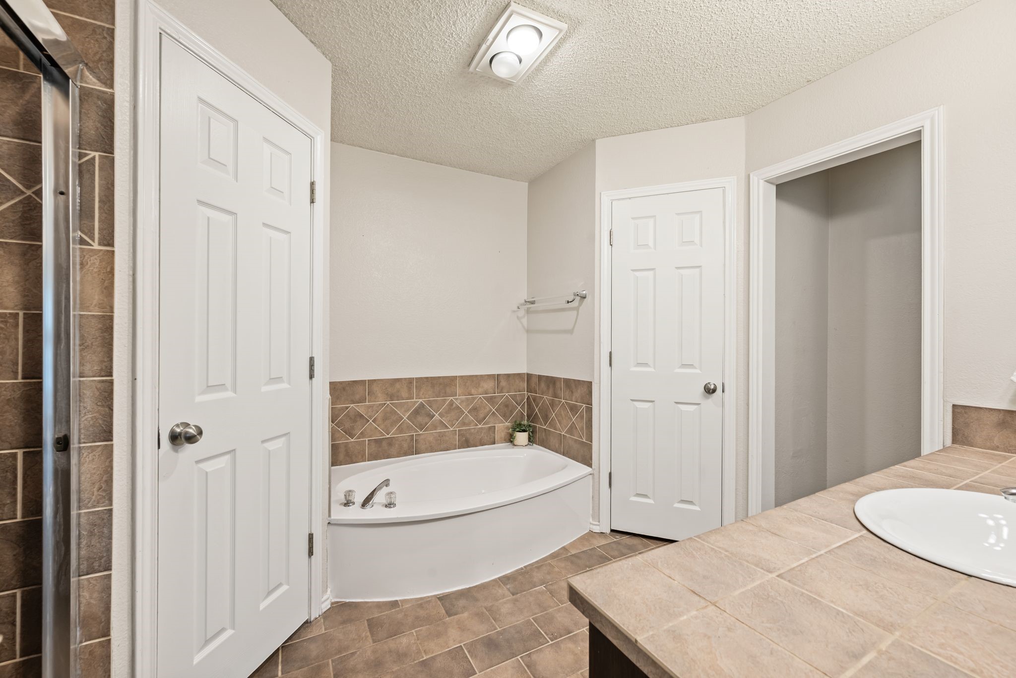 6616 High Lawn Terrace Watauga TX 76148