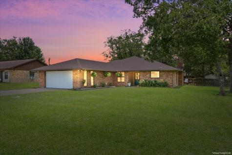 118 Rocky Creek Avenue Groesbeck TX 76642
