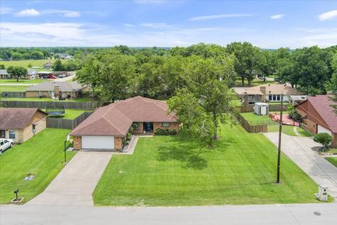 118 Rocky Creek Avenue Groesbeck TX 76642
