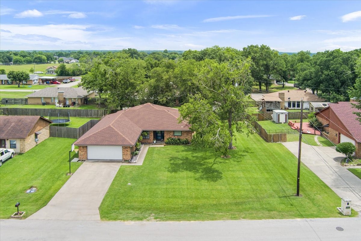 118 Rocky Creek Avenue Groesbeck TX 76642