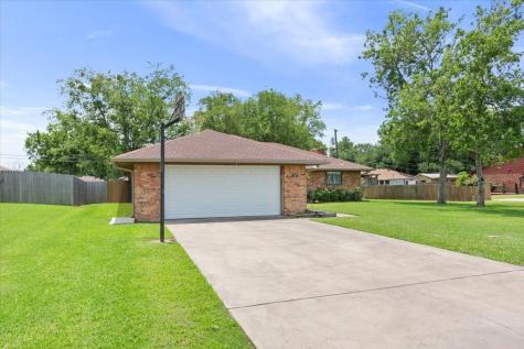 118 Rocky Creek Avenue Groesbeck TX 76642
