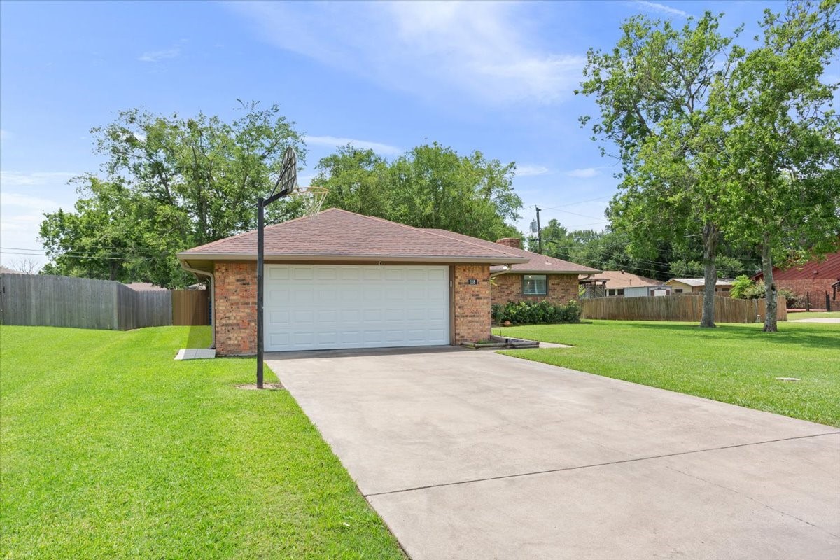 118 Rocky Creek Avenue Groesbeck TX 76642
