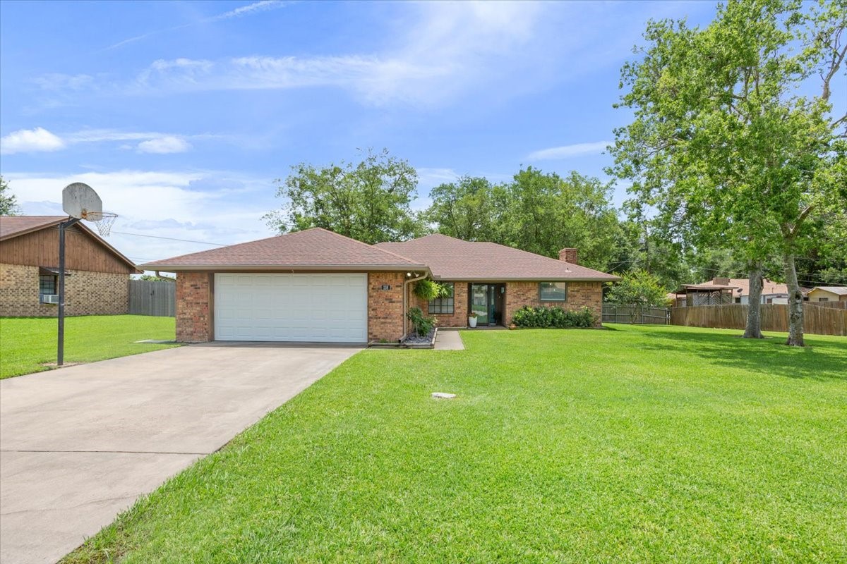 118 Rocky Creek Avenue Groesbeck TX 76642
