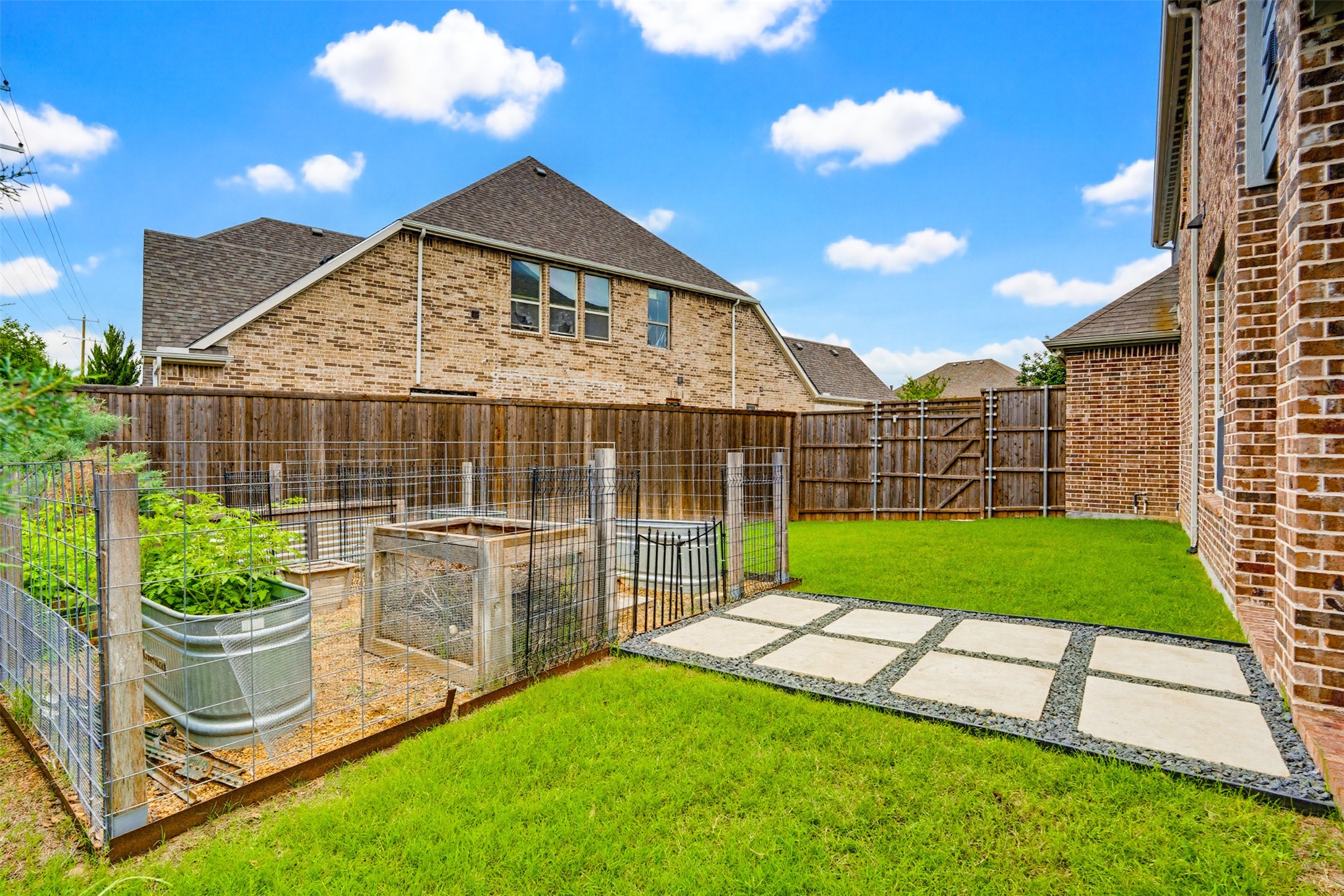 8068 Sarahville Drive Dallas TX 75252
