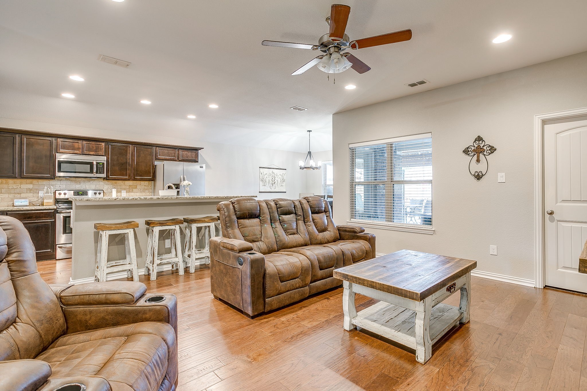 811 Carmen Ana Avenue Grandview TX 76050