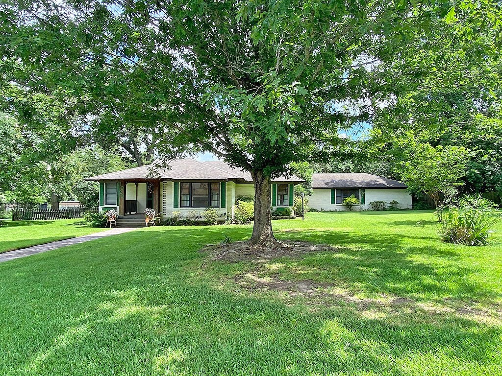 1020 Crestway Drive Athens TX 75751