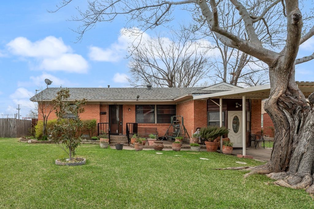 106 W Vista Drive Garland TX 75041
