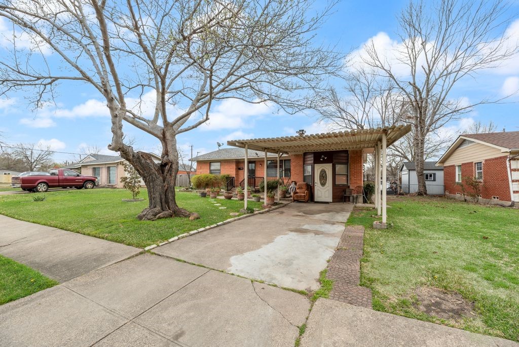 106 W Vista Drive Garland TX 75041