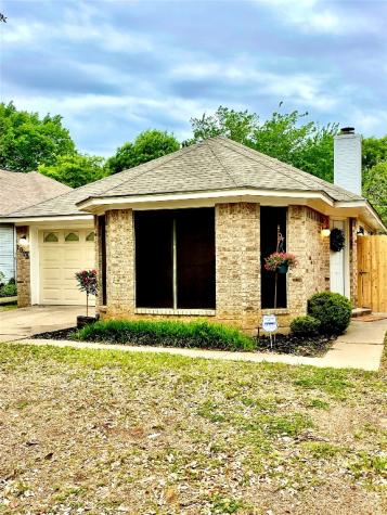 1015 Bull Run Denton TX 76209