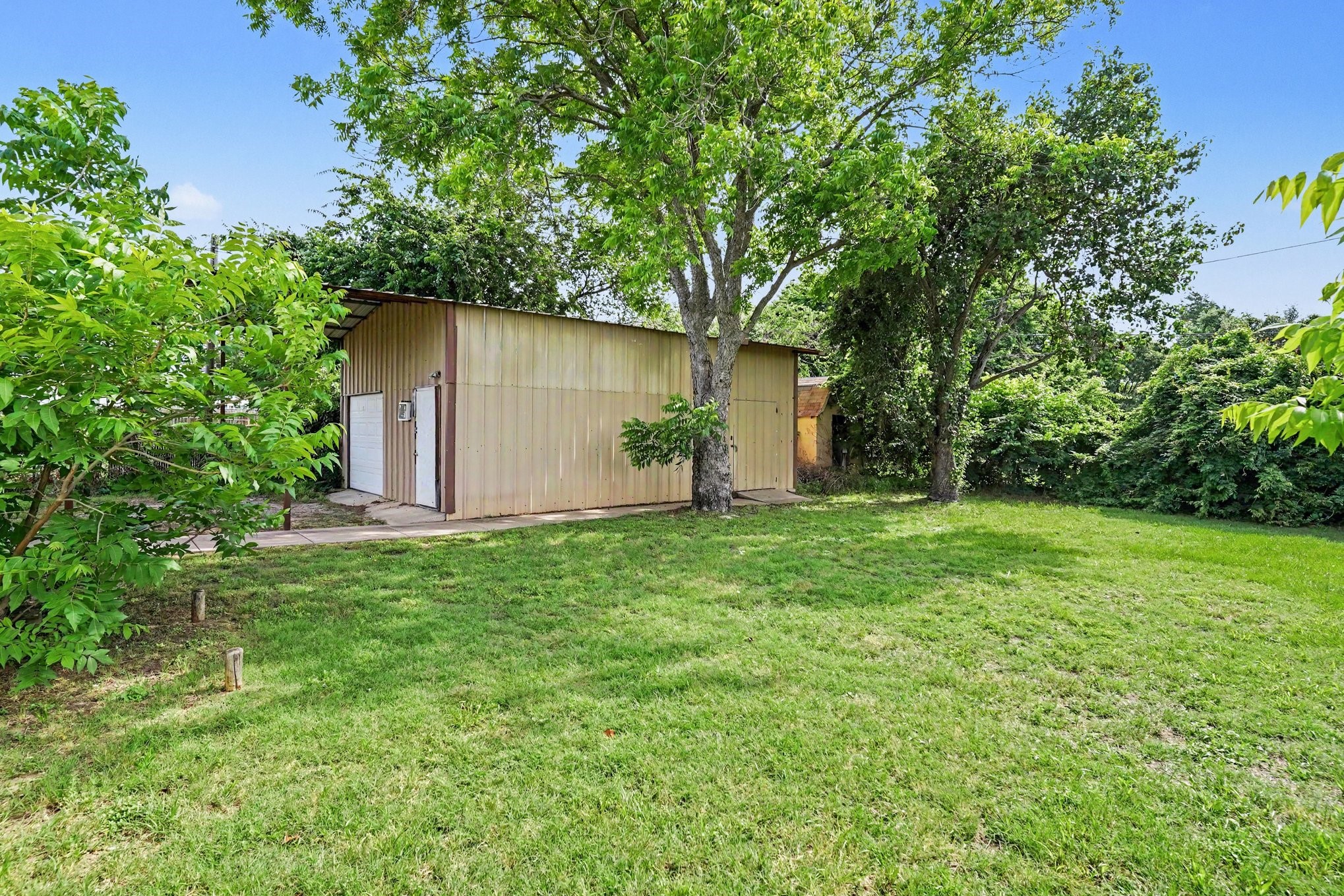 324 Ashwood Street Azle TX 76020