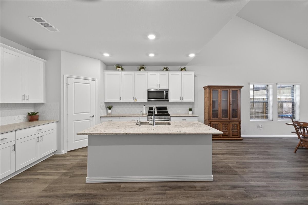 6717 Iron Oak Road Crowley TX 76036