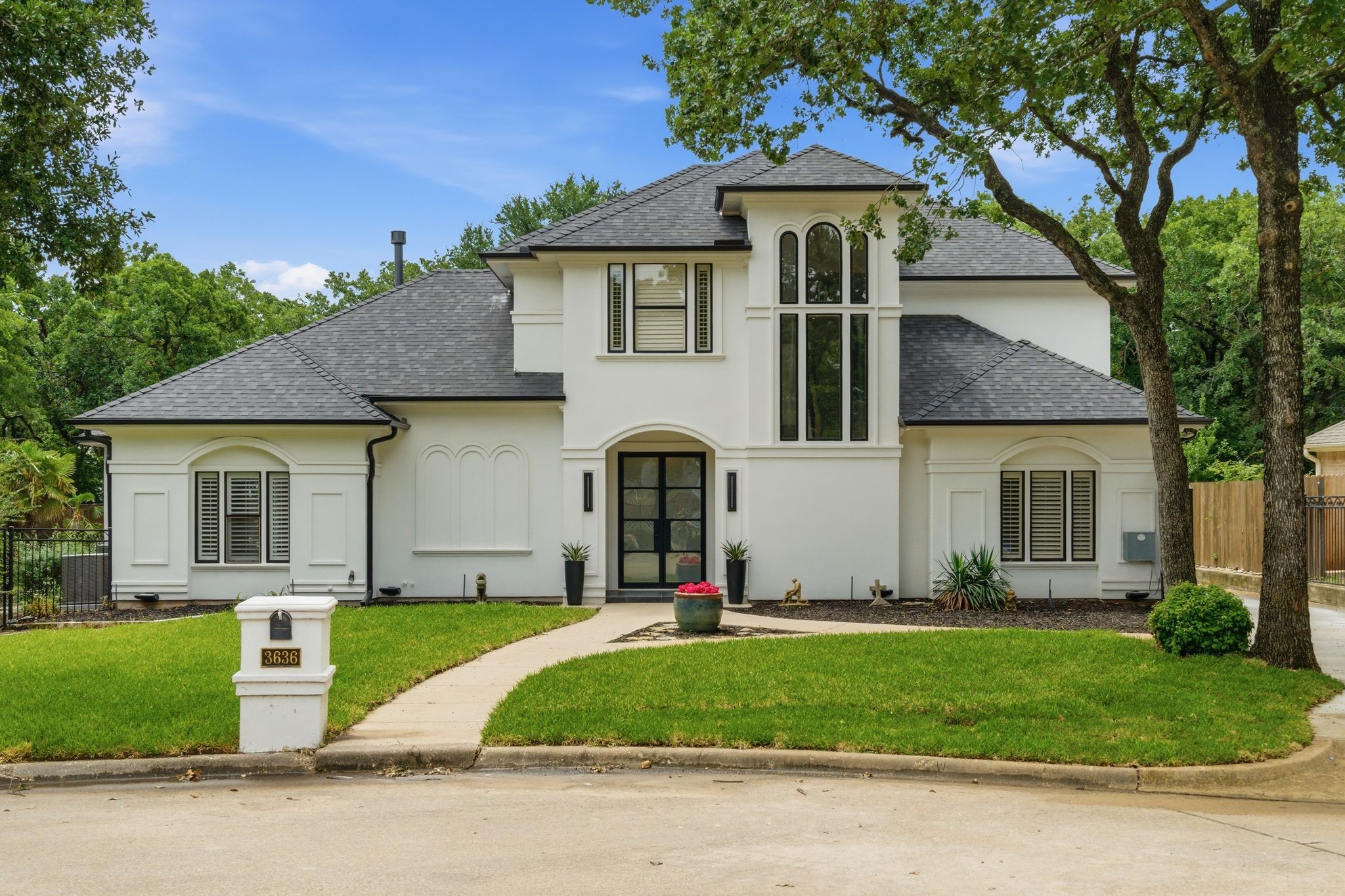 3636 Chateaux Lane Hurst TX 76054
