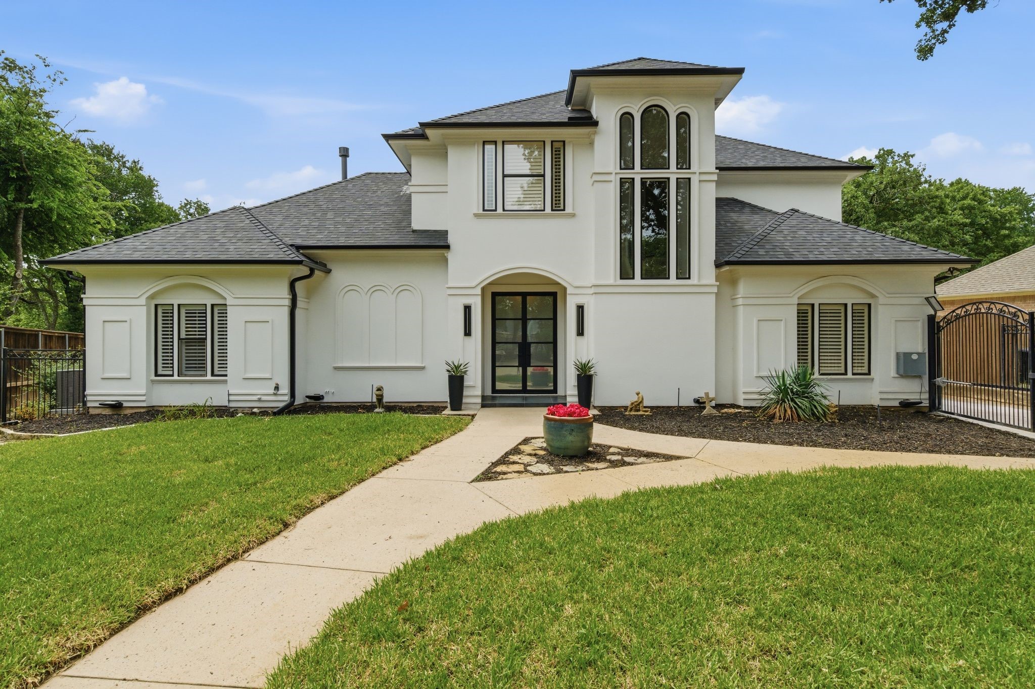3636 Chateaux Lane Hurst TX 76054
