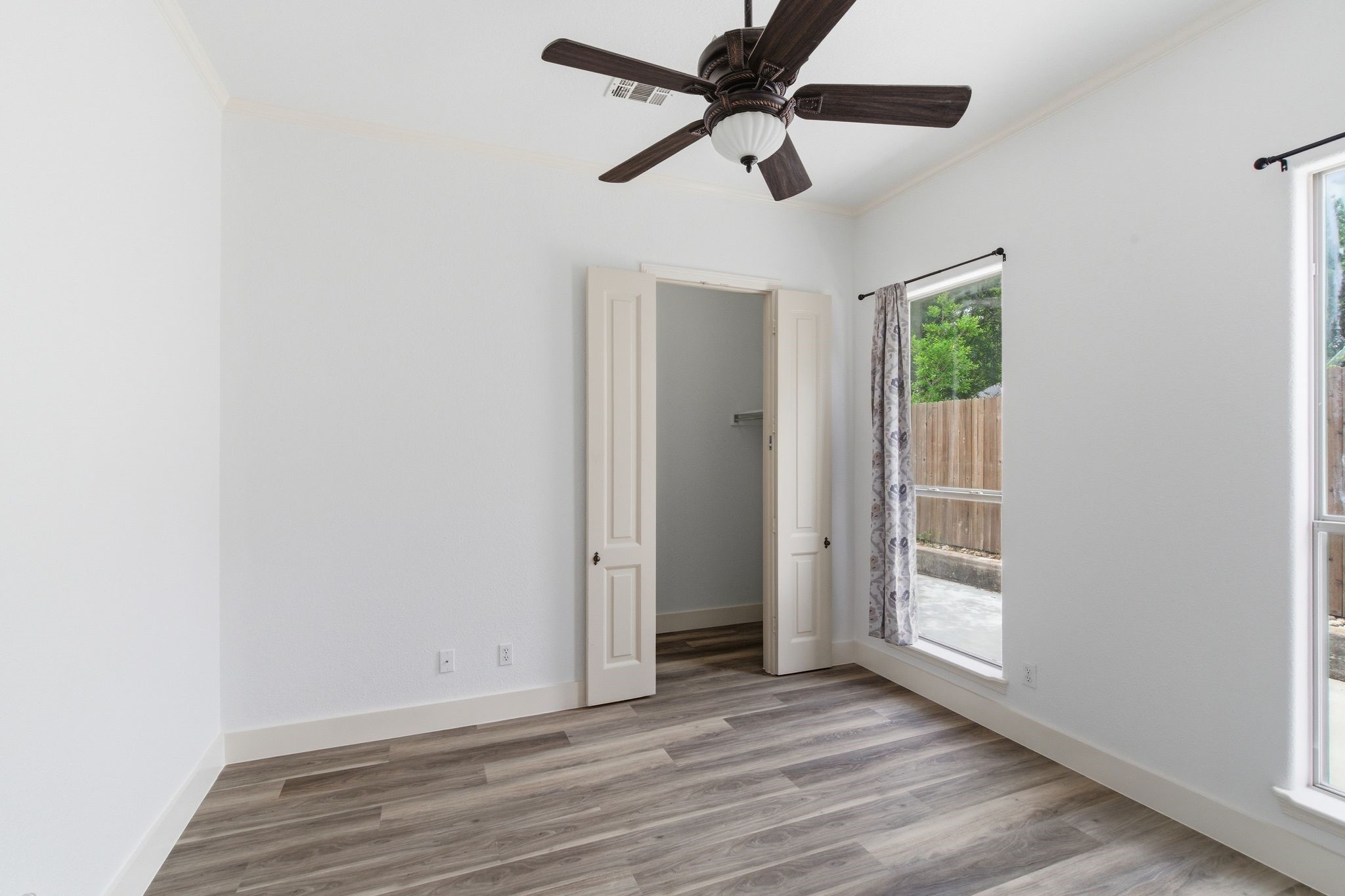 3636 Chateaux Lane Hurst TX 76054