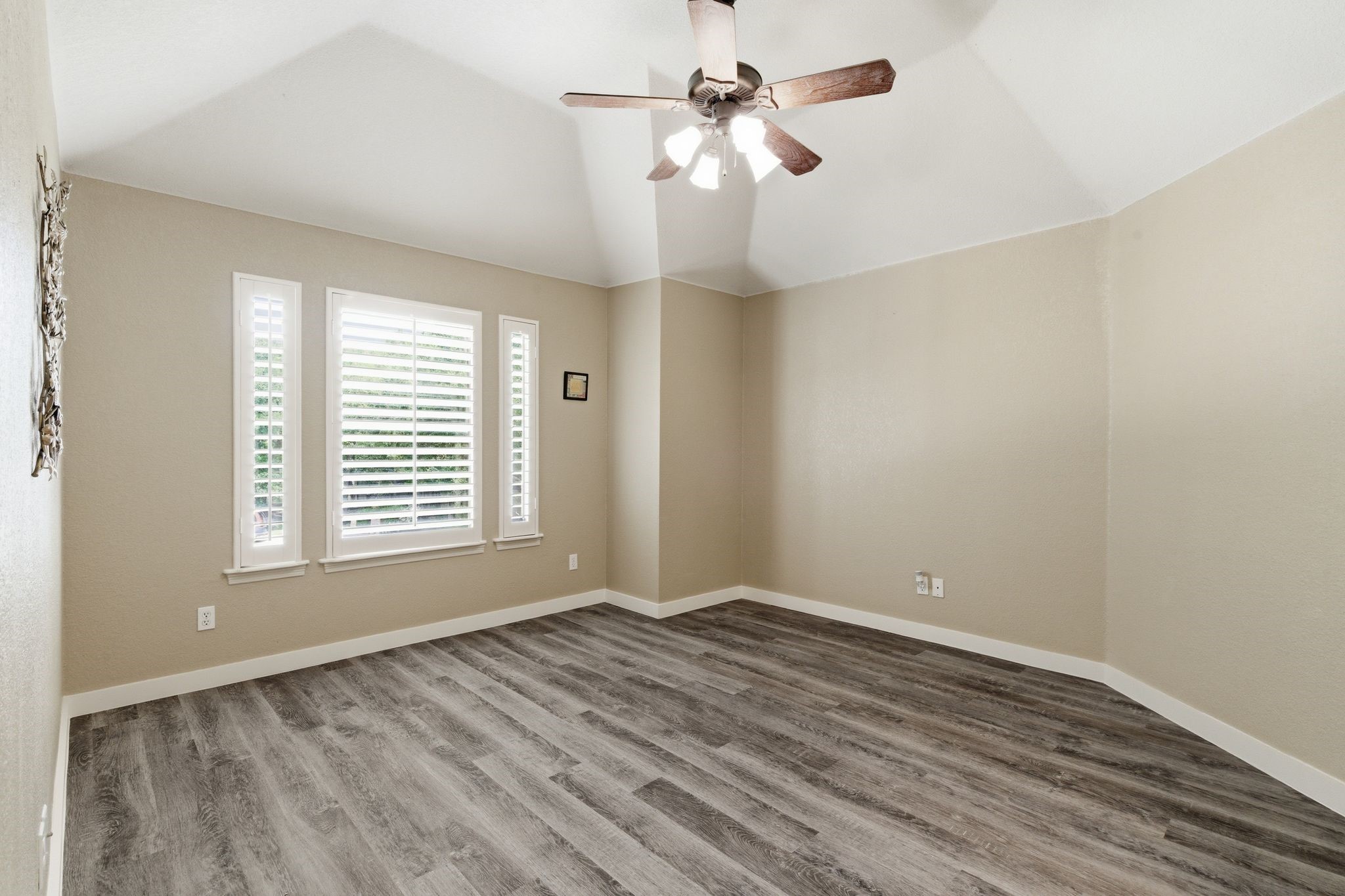 3636 Chateaux Lane Hurst TX 76054