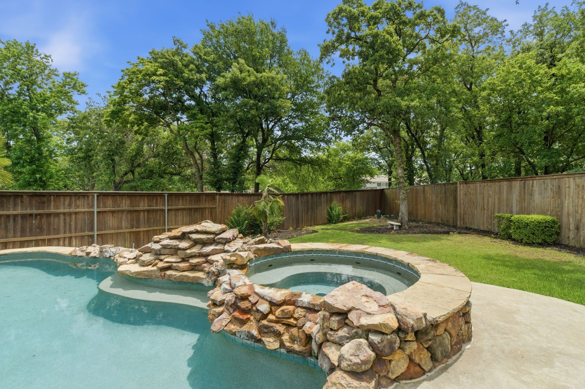 3636 Chateaux Lane Hurst TX 76054